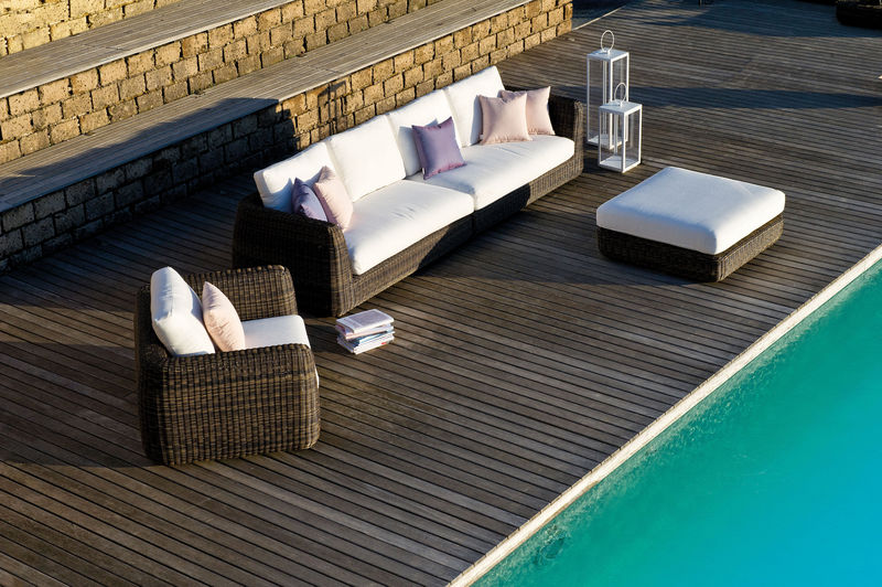 padded-armchair-agora-tropical-brown-ecru-white-cushion_madeindesign_339120_product800