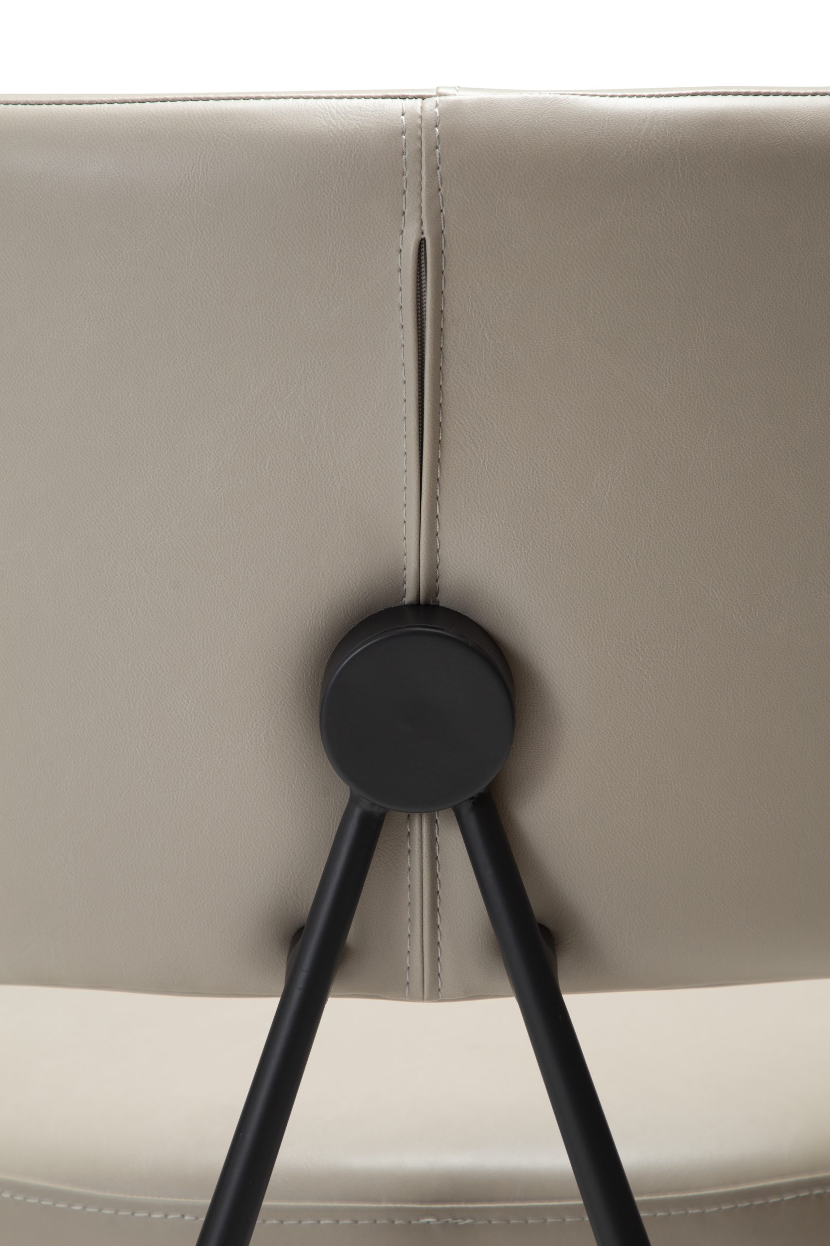 roost-chair-cashmere-art-leather-w-black-metalt-legs-100360102-08-detail3