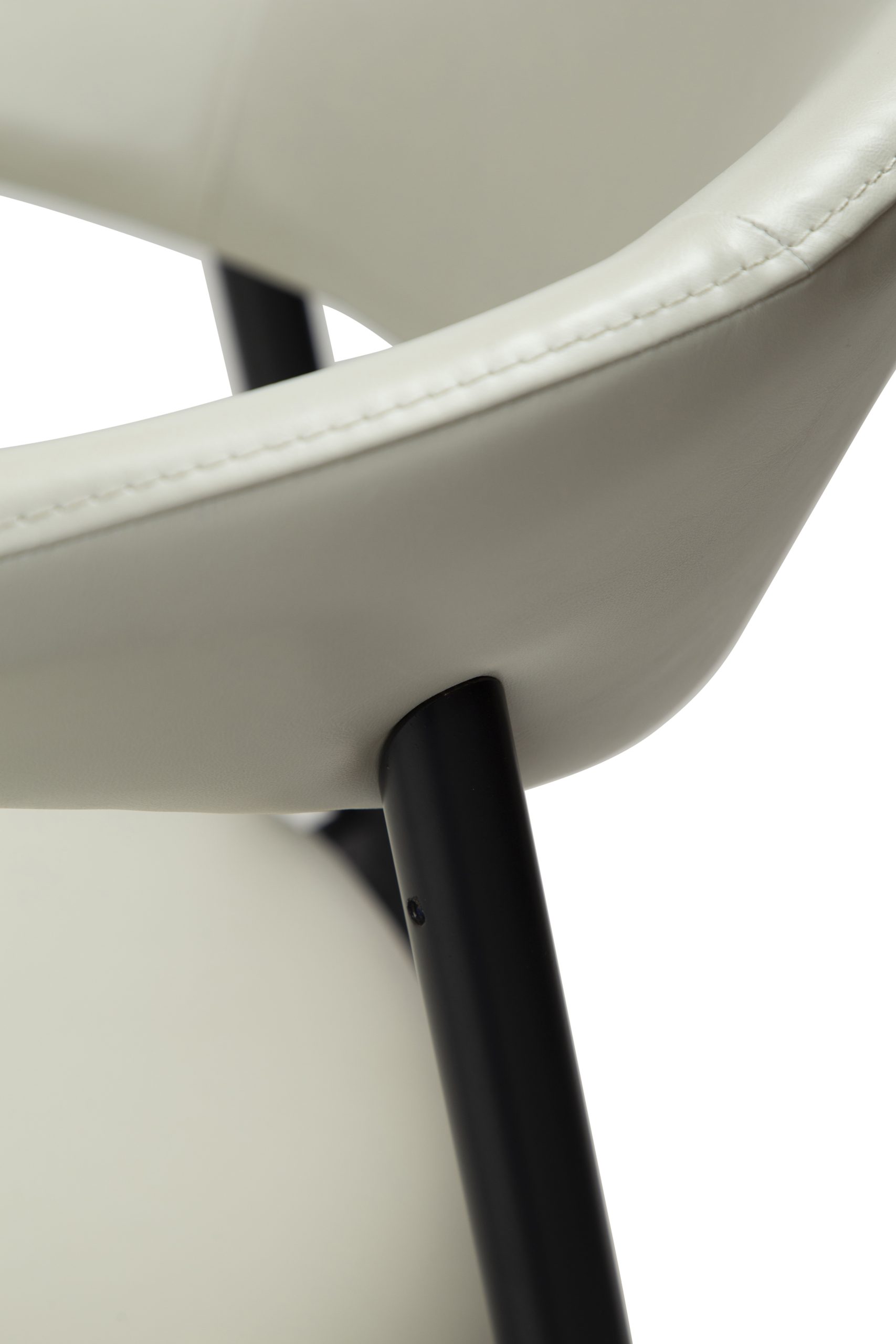 rover-armchair-bone-white-art-leather-w-black-metal-legs_100370103-09-detail4
